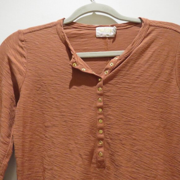 NATION LTD Samara Not So Basic Snap Tee in Tawney Rose Henley Casual Capsule XS - Picture 7 of 13